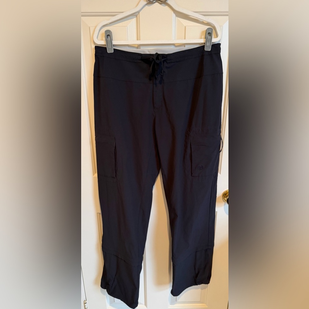 Mountain Hardware women’s utility cargo. Size 12, black. EUC
